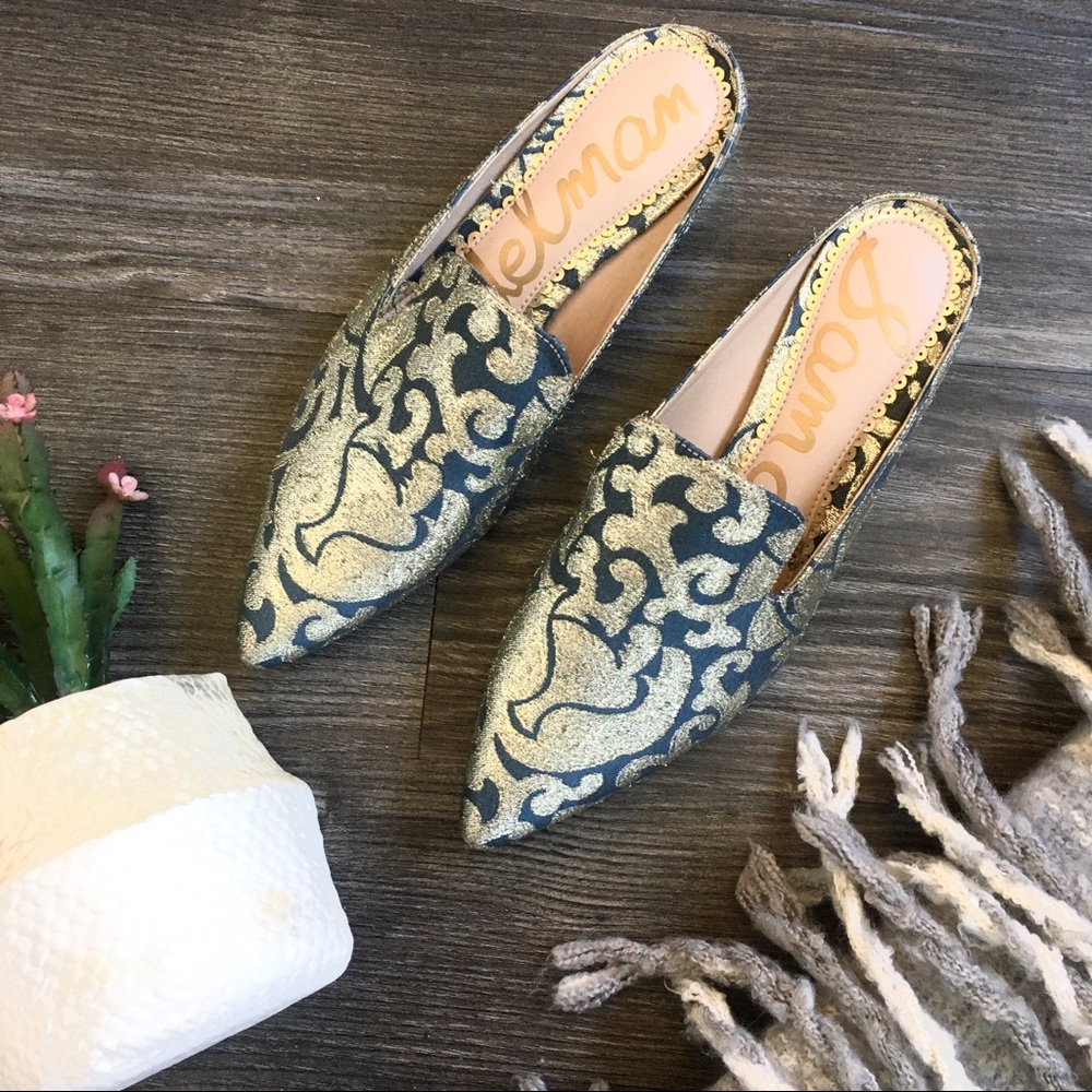 HP 🍾🎈🥳 Excellent condition gold and blue mules